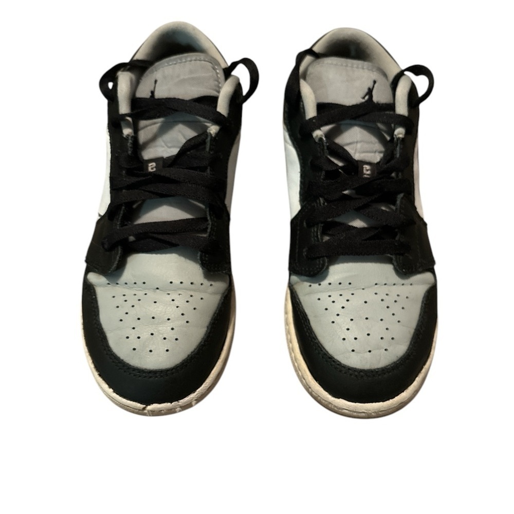 NIKE AIR JORDAN 1 RETRO LOW SMOKE GREY Sneakers - Picture 3 of 8